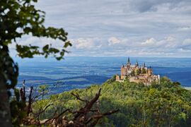 Burg Hohenzollernn Mai 2024 SDQH8552.jpg